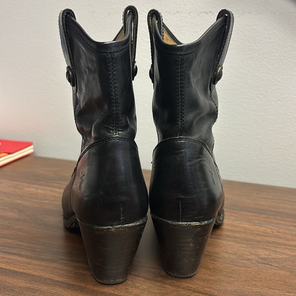 Frye Women's Jackie Button Short Boot. Used condition. Size 7. - Picture 8 of 16